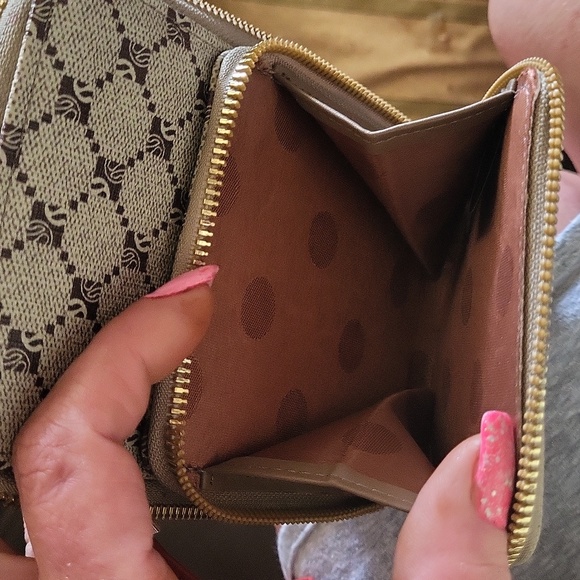 Purse - Picture 3 of 3